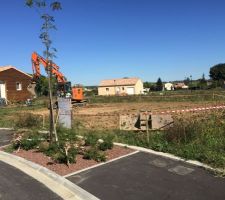 C'est parti !! D&eacute;capage du terrain le jour m&ecirc;me de la signature chez le notaire !! Livraison pr&eacute;vue en Avril 2018