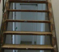 L'escalier ponc&eacute;