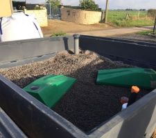 Remplissage des bacs avec les graviers