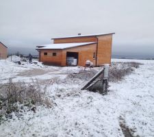 Notre maison sous sa première couche de neige