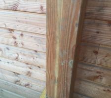 C'est s&ucirc;r qu'&agrave; force de marcher sur les poutres et d'y stocker les d&eacute;chets, &ccedil;a laisse des traces ...