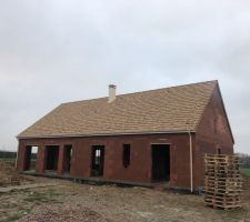 Couverture de la maison terminée.