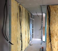 Couloir d'accès au chambres et salle de bain