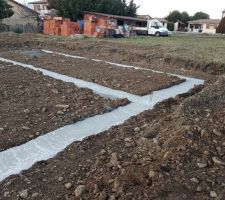 Terrassement et fondation OK !! maintenant 1 mois de séchage et puis la suite...
j'ai réceptionné et le conducteur de travaux avais fait des photos a chaque étape de la journée