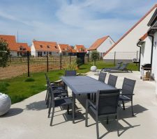 Enrob&eacute; cl&ocirc;tures et am&eacute;nagement jardin fini !!