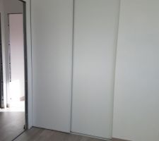 Portes mises en place de la 2eme penderie chambre d'amis