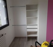 Mise en place de la 1ere penderie celle de notre fille évidemment !