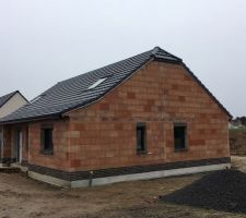 Voilà la couverture de la maison est maintenant terminée, reste quelques détails.