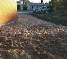Empierrement de l'accès vers le garage.