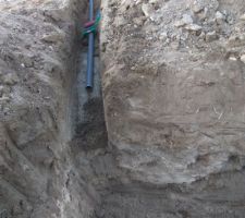 Évacuation du drain vers la noue.