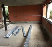 Début de la pose des rails