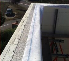 Jonction Mur béton/membrane d'étanchéité à l'air toiture.