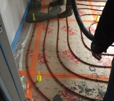 Coulage de la chape liquide 5 cm d'&eacute;paisseur