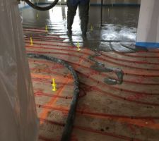 Coulage de la chape liquide 5 cm d'&eacute;paisseur