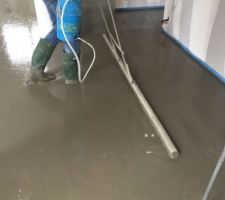 Coulage de la chape liquide 5 cm d'&eacute;paisseur