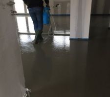 Coulage de la chape liquide 5 cm d'&eacute;paisseur