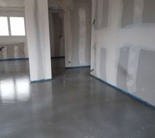 Coulage de la chape liquide 5cm d'&eacute;paissseur