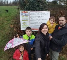 Le panneau est posé !!!!
En famille !!!