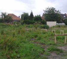 Mise en place des chaises d'implantation pour d&eacute;limiter la maison.