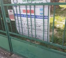 Photo de l'affichage du panneau de permis de construire accordé