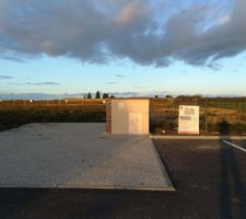 Vue du terrain depuis la rue