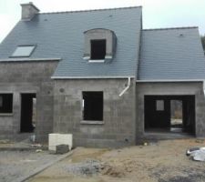 Le 20 janvier
 toiture terminée ça y est la maison est hors d eau à l extérieur et pleine d'eau à l intérieur humour !!!!! lundi rdv avec l électricien