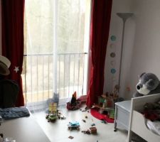 Chambre du fiston et ses nouveaux rideaux