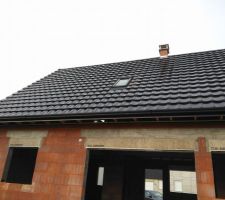 Toiture terminée vue arrière de la maison