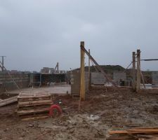 Mi-janvier
Démarrage de la maçonnerie