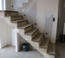 Remise à niveau des marches de l'escalier
