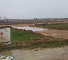 Je n'avais pas demandé de piscine !
Coucou à nos amis de La Volière, on voit vos maisons en arrière plan !