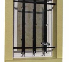 Les grilles de protection choisies : épi. On les peindra en blanc ou en lavande (couleur des volets).