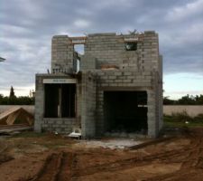 Notre maison vu de face elle &agrave; l'aire toute petite