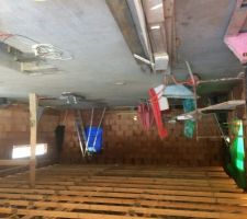 Desolee pour la photo a l'envers !
C'est une vue d'ensemble intérieure de la maison