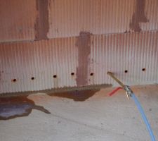 Injection de r&eacute;sine pour la coupure de capillarit&eacute;