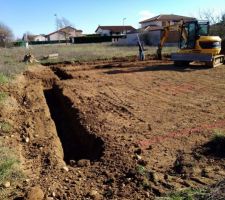 Terrassement en cours, tracé des fondations