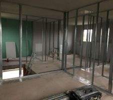 Cloisons de l?etage en cours de montage