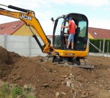 Livraison de terre avant la construction