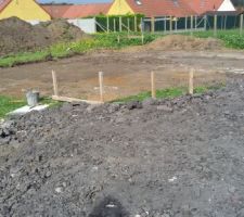 La semelle de fondation est faite. Beau travail.