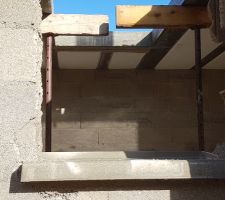 Pose du seuil de la fenêtre d'escalier