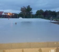 Le vide sanitaire. Ca y est la dalle est coul&eacute;e. Tr&egrave;s beau travail.