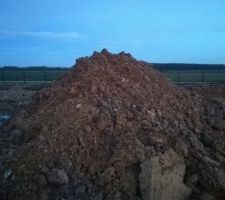 Un joli tas de terre à dégager à la fin du chantier...