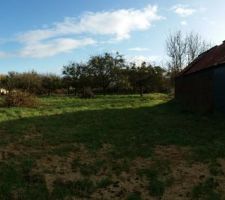 Enfin propri&eacute;taire!
entr&eacute;e du terrain avec un peu de soleil qui se fait rare c'est temps ci....