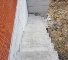 Escaliers coul&eacute;s et d&eacute;coffr&eacute;s