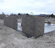 D&eacute;but &eacute;l&eacute;vation des murs du RDC + remblai terre