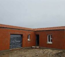 Tuiles et menuiseries posées