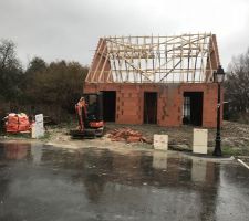 Achèvement des murs début charpente