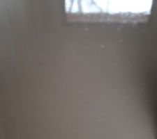 Chape anhydrite coul&eacute;e. 2 mois de sechage