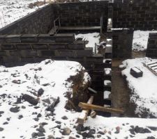 3ème jour - le vide sanitaire en cours de construction est sous la neige! ?