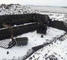 3ème jour - Vide sanitaire en cours! Ahhhh la neige.... il faut qu?on démarre le chantier pour qu?il neige ? Vivement la semaine prochaine ???